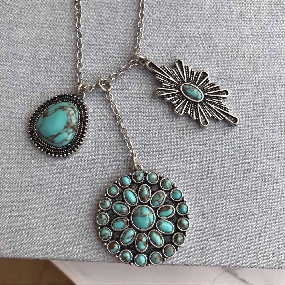 Lucky Brand Necklace with 3 Charms EUC
